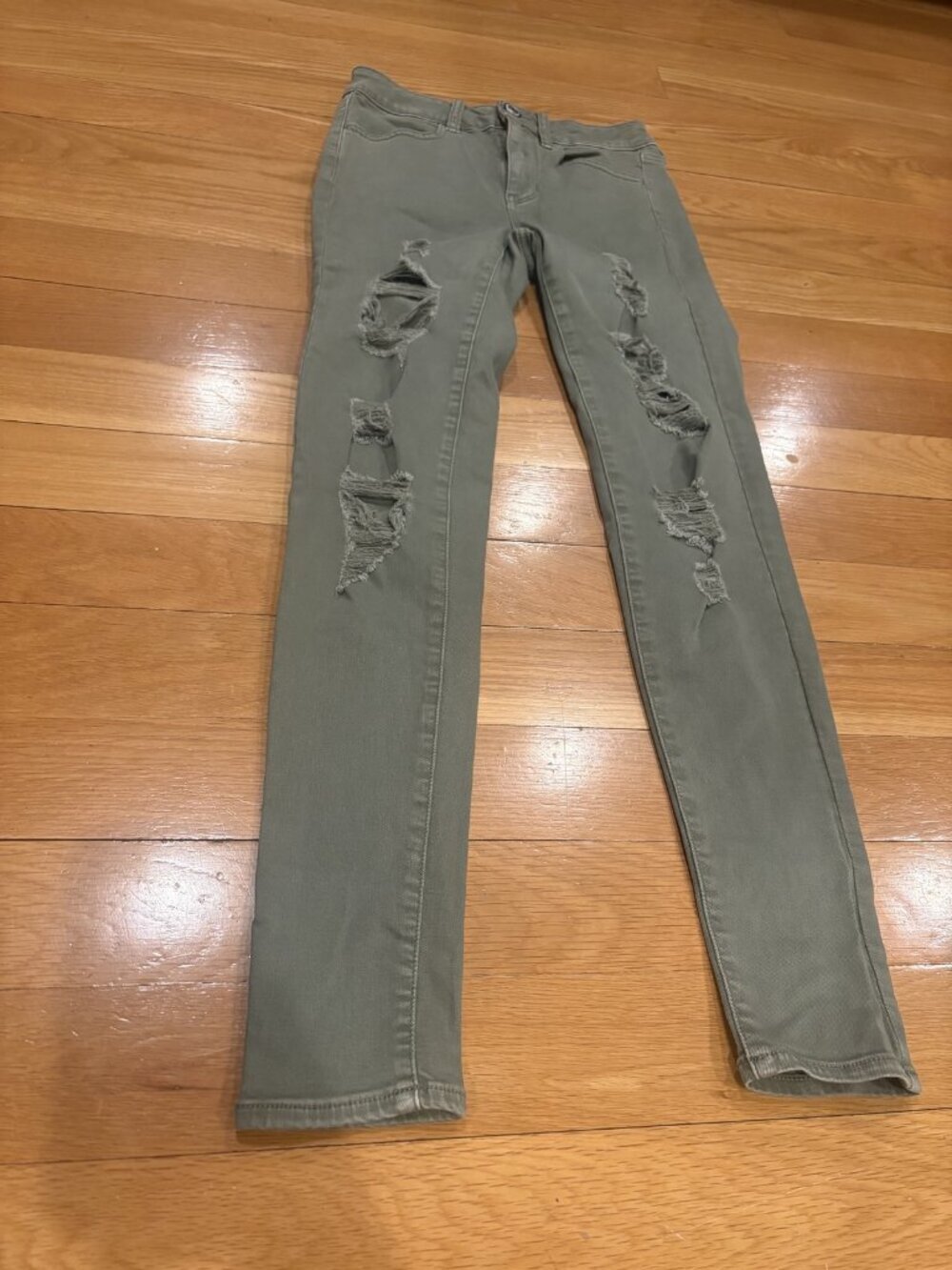 American eagle Size 2 Women's Green Distressed Skinny Jeans with Ripped Details